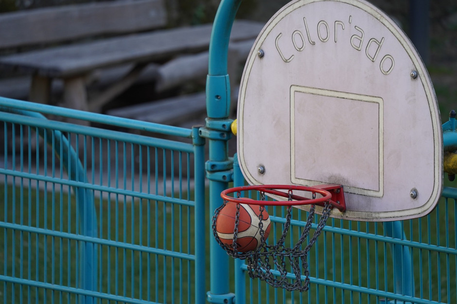 天津男篮官宣：张庆鹏卸任主帅 周金利担任主教练+张德贵任总教练