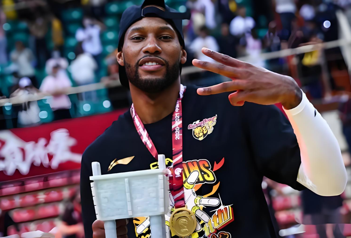 百家乐规则-恭喜！广东队3连冠功勋球员，拿到了一份新的合同