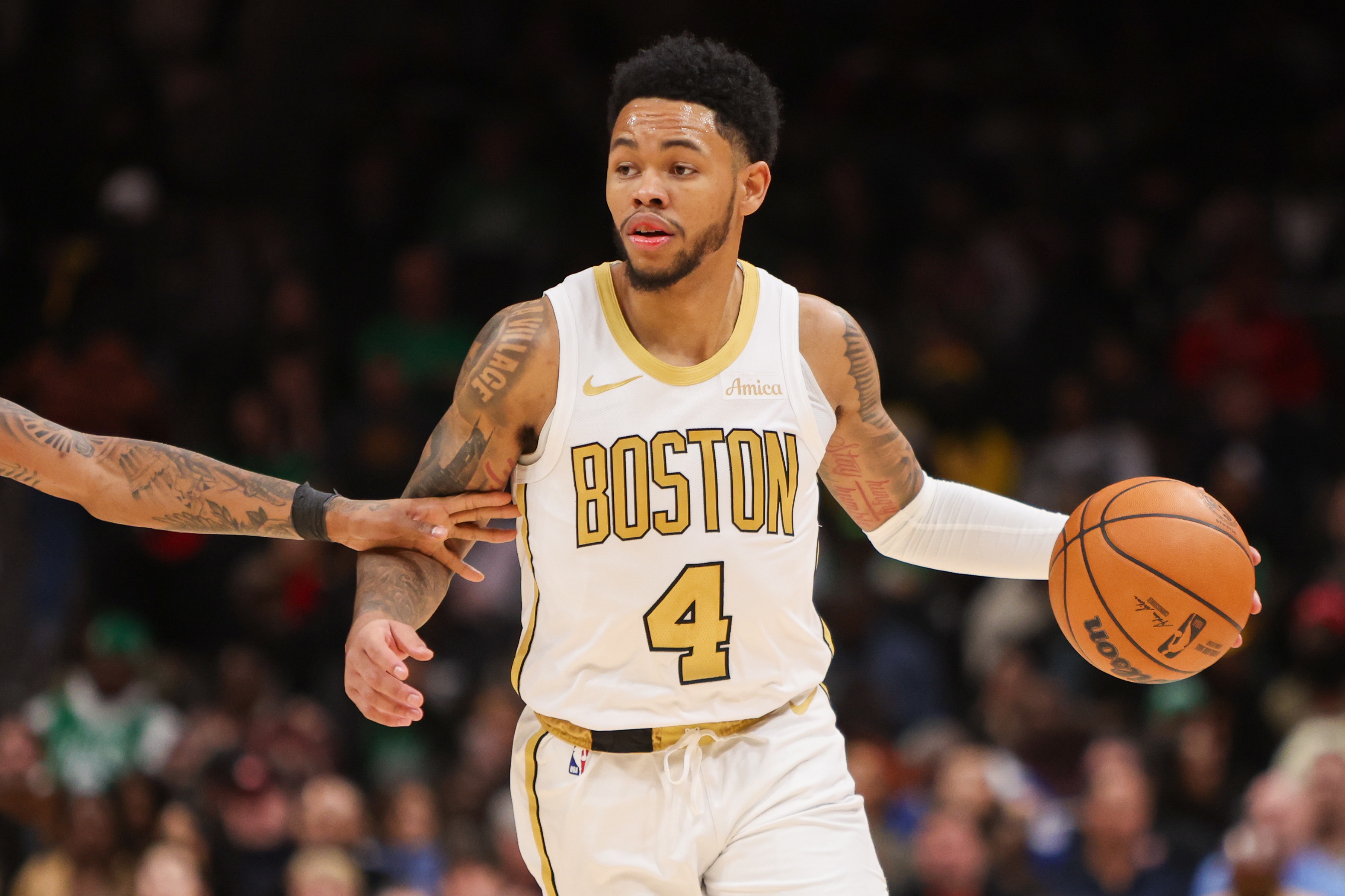 马祖拉：A·西蒙斯上半场进攻端提供了火力 正朝着全能型方向成长