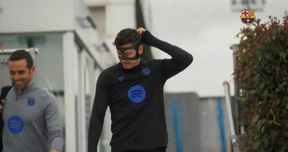 每体：莱万今天参加合练，预计能入选对阵毕包的名单